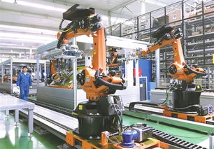 位于長葛市產業(yè)集聚區(qū)的森源電氣股份大力實施智能制造裝備的創(chuàng)新與應用,實現了生產的全流程智能化控制,提升了生產效率和產品質量。圖為昨日該公司員工在操控智能機器人生產線。